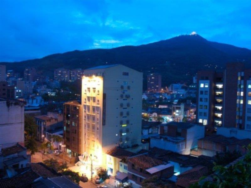 Ayenda Plaza Versalles